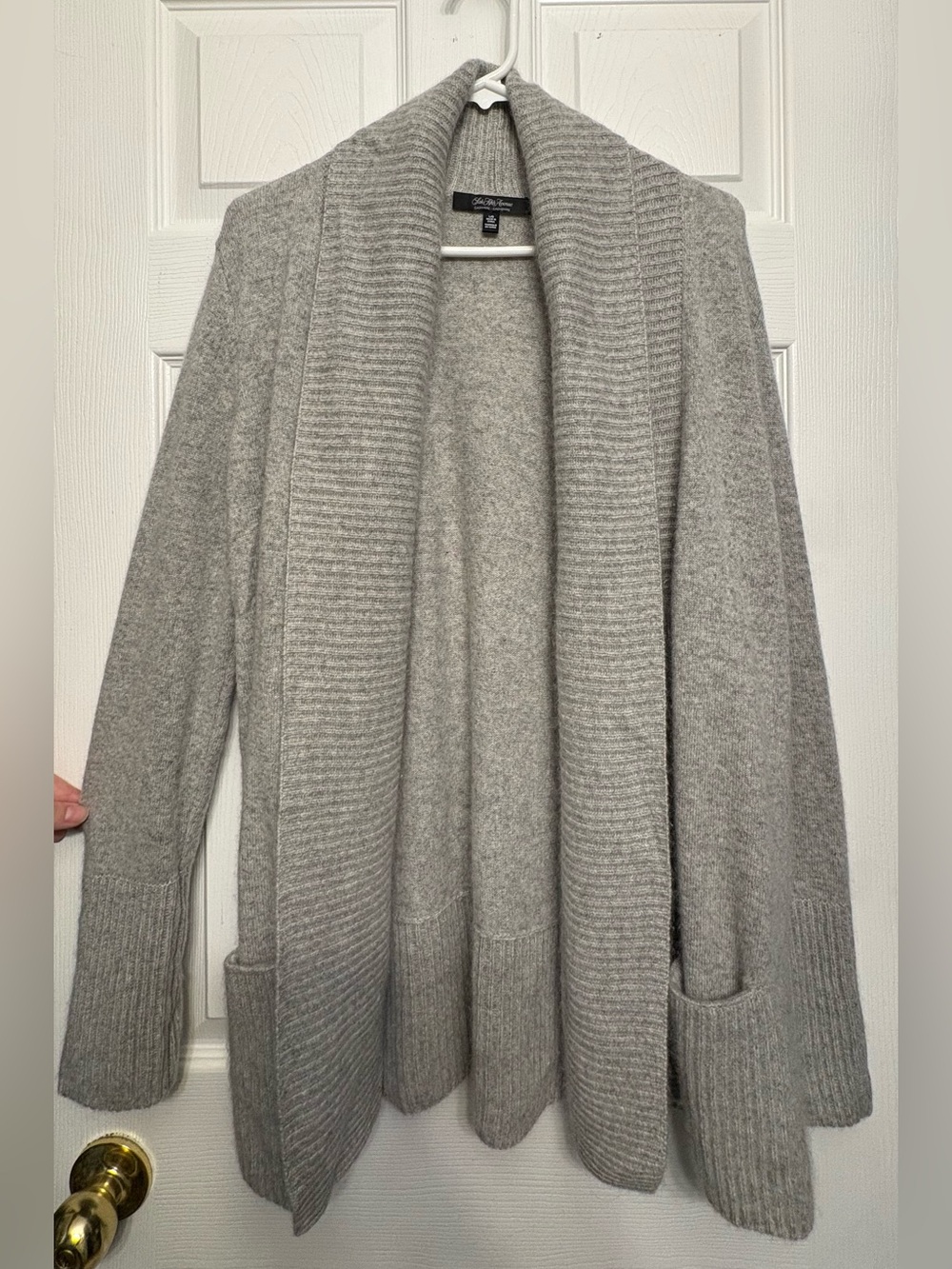 Saks Gray cashmere
Cardigan